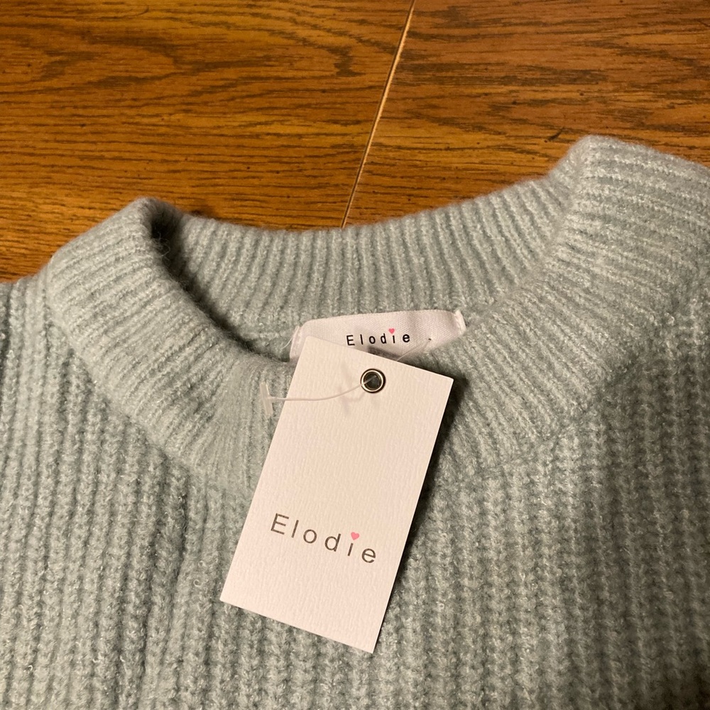 Elodie Women’s Sweater. - Picture 2 of 6